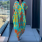 👗 50% DE RÉDUCTION ! 🌸 Robe décontractée élégante à imprimé et encolure V pour femmes – Tissu fluide, coupe flatteuse et parfaite pour le printemps ☀️