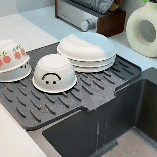 🍴Une aide précieuse dans la cuisine💧Tapis d'évacuation en silicone multifonctionnel et pliable(🚀50% Rabatt)