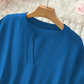 💎 50% DE RÉDUCTION ! 💎 Haut Ample à Manches Courtes & Col en V – Tissu Léger, Ourlet Asymétrique, 5 Couleurs (S–2XL) 👚🌿