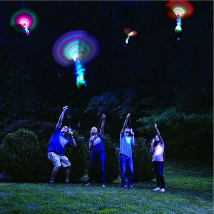 🚁🎆 Hélicoptères LED – Lancement 36 m, pales lumineuses, un jouet spectaculaire qui illumine le ciel et anime les fêtes, en plein air ou au coucher du soleil 🌅✨